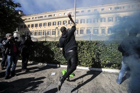 Italy tê liệt vì tổng bãi công phản đối cải cách trên toàn quốc