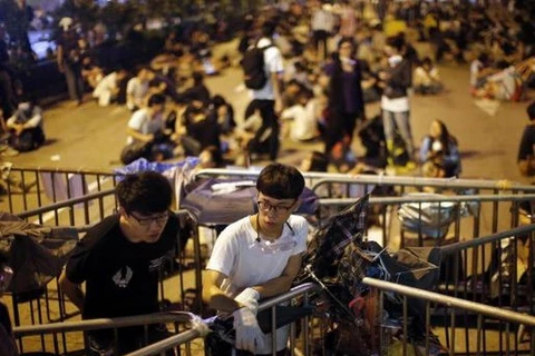 Chính quyền Hong Kong bắt đầu giải tỏa các khu vực biểu tình