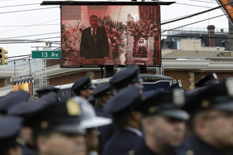 Cảnh sát New York quay lưng với Thị trưởng trong tang lễ đồng nghiệp