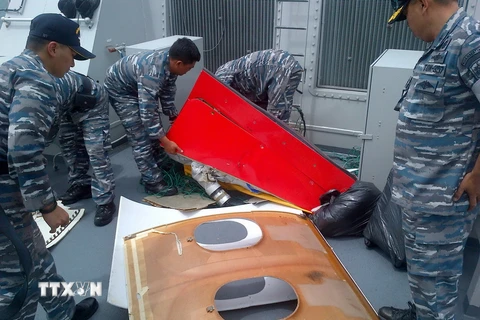 Sóng ngầm cản trở đội thợ lặn tìm kiếm máy bay QZ8501 