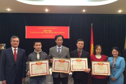 Đại sứ quán Việt Nam gặp đại diện cộng đồng người Việt tại Ukraine 