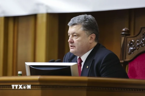 Tổng thống Ukraine ám chỉ khả năng áp đặt thiết quân luật 