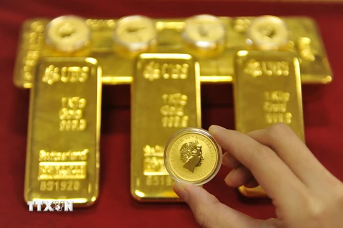 Giá vàng châu Á quay đầu tăng sau năm tuần giảm xuống "đáy"