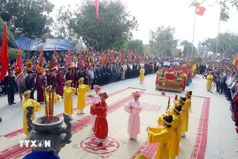 Phú Thọ gìn giữ bản sắc văn hóa lễ hội đền Mẫu Âu Cơ