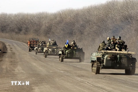 Quân đội Ukraine tuyên bố bắt đầu rút vũ khí hạng nặng