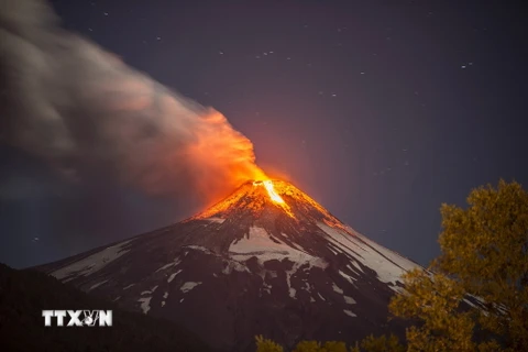 Núi lửa phun trào tại Chile khiến hơn 3.300 người phải sơ tán