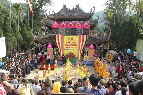 Cam kết thực hiện tốt "4 không, 3 giảm" tại lễ hội chùa Hương