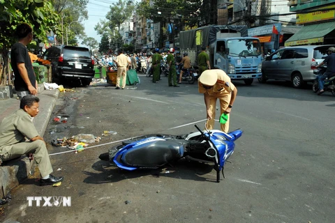 Ôtô va chạm xe máy tại Nghệ An và Sơn La, 2 người tử vong