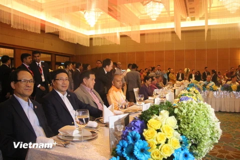 Phó Thủ tướng Phạm Bình Minh dự chiêu đãi các quan chức ASEAN