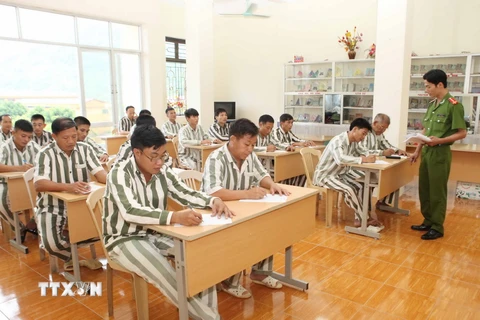 Tỉnh Phú Yên giảm án phạt tù, tha tù cho 300 phạm nhân 