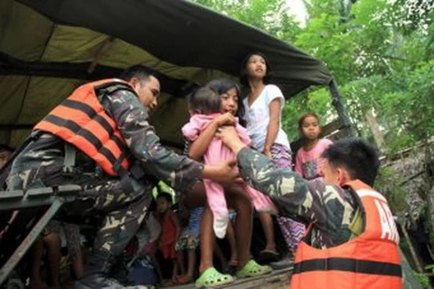 Philippines sơ tán hàng nghìn người trước khi bão Noul đổ bộ