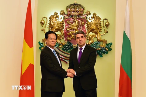 Thủ tướng Nguyễn Tấn Dũng hội kiến Tổng thống Bulgaria Rosen Plevneliev.(Ảnh: Đức Tám/TTXVN)