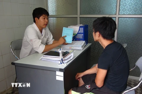 Chương trình điều trị cai nghiện các chất dạng thuốc phiện bằng sử dụng thuốc thay thế bằng Methadone được tại tỉnh Bắc Ninh. (Ảnh: Thanh Thương/TTXVN)