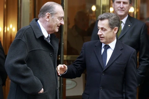Ông Jacques Chirac (trái) và ông Nicolas Sarkozy. (Nguồn: Reuters)
