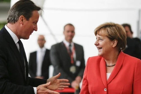 Thủ tướng Cameron (trái) và người đồng cấp Angela Merkel. (Nguồn: bbc.com)