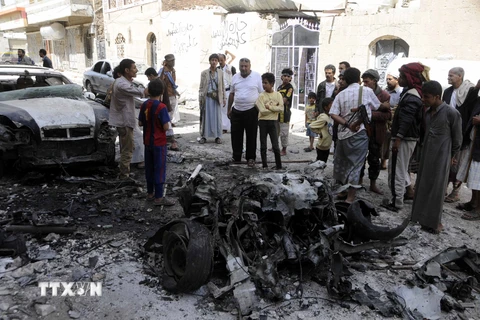 Hiện trường vụ đánh bom ở thủ đô Sanaa của Yemen do IS tiến hành. (Nguồn: THX/TTXVN)