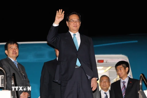 Thủ tướng Nguyễn Tấn Dũng đến sân bay Haneda, Tokyo. (Ảnh: Đức Tám/TTXVN)