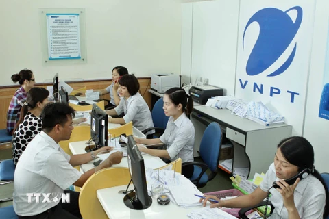Một quầy thanh toán cước thuê bao Internet của VNPT tại Quảng Ninh. (Ảnh: Minh Quyết/TTXVN)