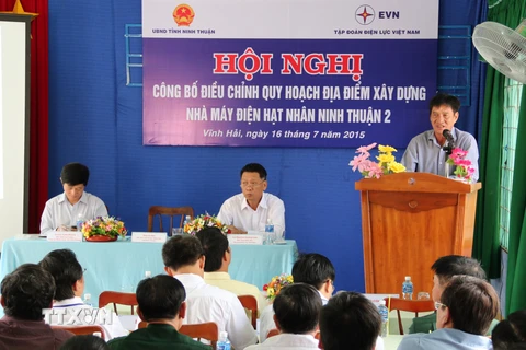 Phó Chủ tịch Ủy ban Nhân dân tỉnh Ninh Thuận Võ Đại phát biểu tại Hội nghị tổ chức tại thôn Thái An (xã Vĩnh Hải, huyện Ninh Hải) sáng 16/7. (Ảnh Đức Ánh/TTXVN)