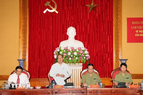 Phó Thủ tướng Nguyễn Xuân Phúc phát biểu ý kiến. (Ảnh: Lê Sơn/TTXVN phát)