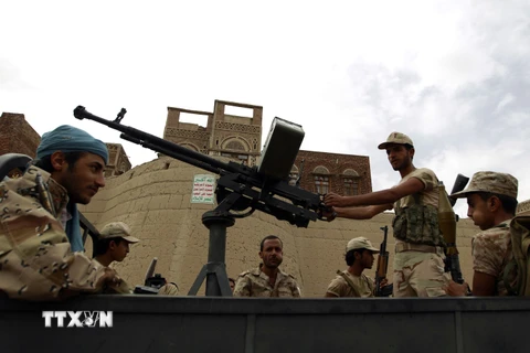 Lực lượng ủng hộ phiến quân Houthi tham gia cuộc chiến chống liên quân, tại thủ đô Sanaa ngày 24/7. (Nguồn: AFP/TTXVN)