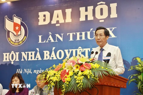 Chủ tịch Hội Nhà báo Việt Nam Thuận Hữu phát biểu khai mạc Đại hội. (Ảnh: Minh Quyết/TTXVN)
