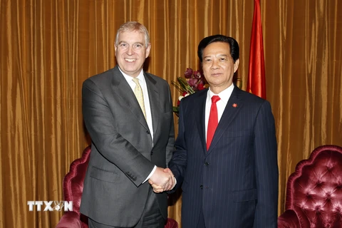 Thủ tướng Nguyễn Tấn Dũng tiếp Hoàng tử Anh Andrew. (Ảnh: Đức Tám/TTXVN)