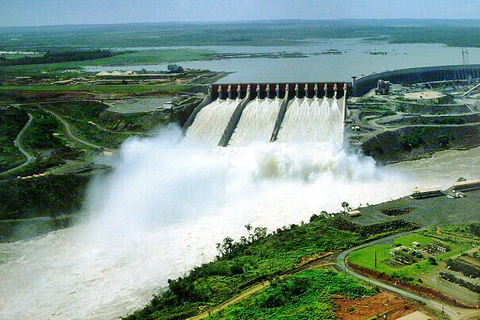 Đập thủy điện Itaipu của Brazil. (Nguồn: rasheedsworld.com)