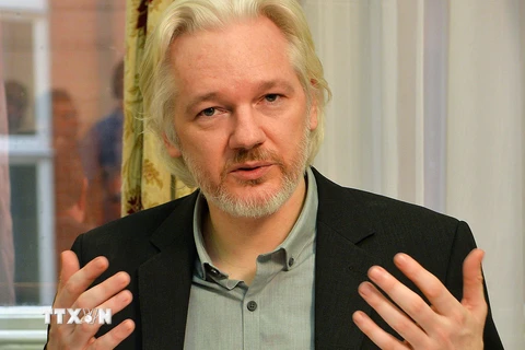 Nhà sáng lập trang mạng WikiLeaks Julian Assange trong cuộc họp báo tại đại sứ quán Ecuador ở London ngày 18/8/2014. (Nguồn: AFP/TTXVN)