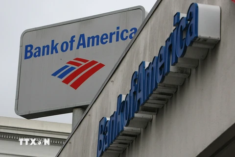 Logo của Ngân hàng Bank of America được treo trên trụ sở chi nhánh Ngân hàng tại San Francisco , California (Mỹ). (Nguồn: AFP/TTXVN)