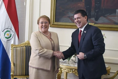 Bà Michelle Bachelet và ông Horacio Cartes. (Nguồn: AFP)