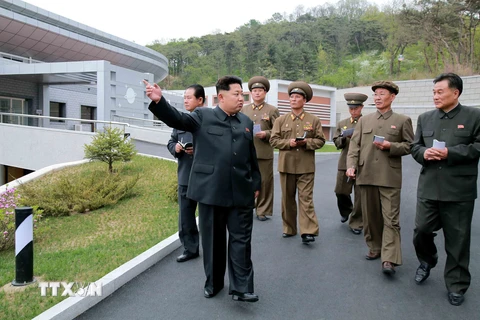 Ông Kim Jong-Un trong một chuyến đi thị sát. (Nguồn: AFP/TTXVN) 