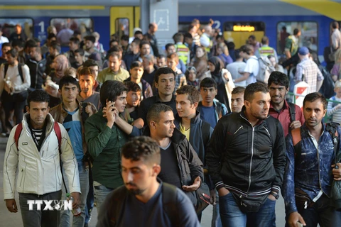 Người di cư tại nhà ga ở Munich ngày 12/9. (Nguồn: AFP/TTXVN)