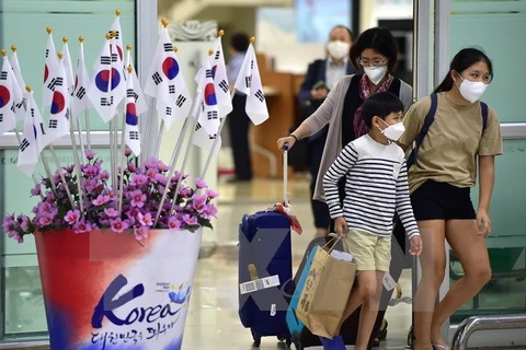 Khách du lịch tại thủ đô Seoul, Hàn Quốc. (Ảnh minh họa. Nguồn: AFP/TTXVN)