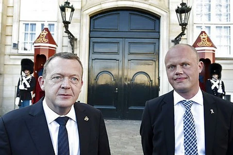 Thủ tướng Lars Loekke Rasmussen (trái) và ông Peter Christensen. (Nguồn: thelocal.dk)