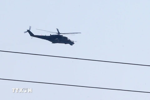 Máy bay trực thăng của Nga bay qua sân bay quốc tế Latakia ngày 24/9. (Nguồn: AFP/TTXVN)