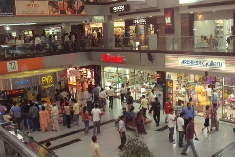Người dân Ấn Độ mua sắm tại một trung tâm thương mại. (Nguồn: travelvivi.com)