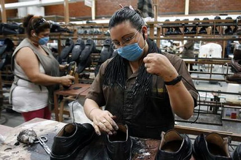 Một xưởng sản xuất giày ở Mexico. (Nguồn: Reuters)