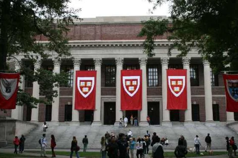 Sinh viên trong khuôn viên trường Đại học Harvard. (Nguồn: socialiststudies.ca)