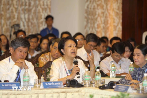 Bà Tôn Nữ Thị Ninh tham gia thảo luận tại một hội thảo. (Ảnh: Thanh Vũ/TTXVN)