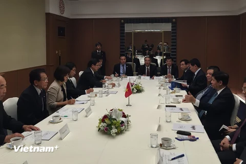 Giao lưu giữa chính quyền tỉnh Gifu với phái đoàn doanh nghiệp Việt Nam. (Ảnh: Nguyễn Tuyến/Vietnam+)