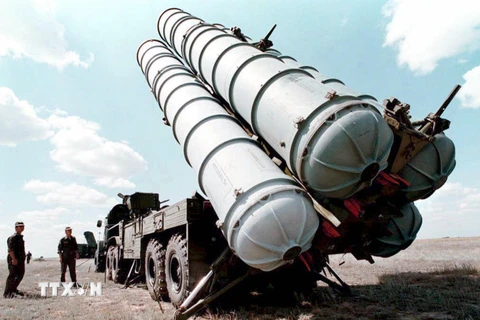 Hệ thống tên lửa phòng không S-300. (Nguồn: AFP/TTXVN)