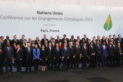 Các nhà lãnh đạo chụp ảnh chung tại lễ khai mạc chính thức Hội nghị COP 21 ở Le Bourget, ngoại ô Paris ngày 30/11. (Nguồn: YONHAP/TTXVN)
