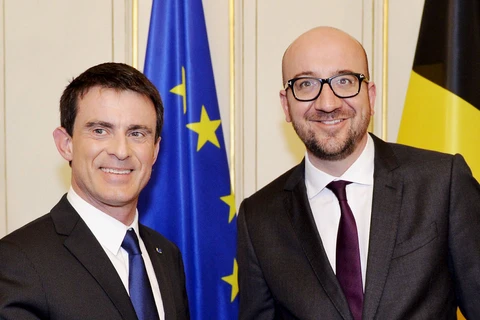 Thủ tướng Pháp Manuel Valls và người đồng cấp Bỉ Charles Michel. (Nguồn: AFP)