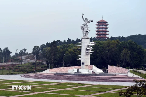 Khu tượng đài chiến thắng tại Ngã ba Đồng Lộc. (Ảnh minh họa. Thanh Hà/TTXVN)