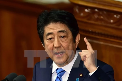 Thủ tướng Nhật Bản Shinzo Abe phát biểu tại phiên họp Hạ viện về vụ thử bom H của Triều Tiên, ở Tokyo ngày 6/1. (Nguồn: AFP/TTXVN)