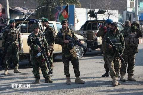  Lực lượng an ninh Afghanistan phong tỏa hiện trường vụ tấn công. (Nguồn: AFP/TTXVN)
