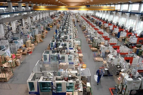 Công nhân làm việc tại nhà máy Playmobil, Đức. (Nguồn: AFP/TTXVN)