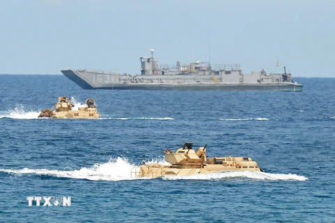 Hải quân Mỹ tham gia cuộc tập trận đổ bộ tại khu vực bờ biển San Antonio, tỉnh Zambales, Philippines ngày 21/4/2015. (Nguồn: AFP/TTXVN)