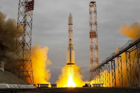 Tên lửa đẩy Proton-M mang theo hai robot lên Sao Hỏa được phóng đi từ sân bay vũ trụ Baikonur. (Nguồn: Reuters)